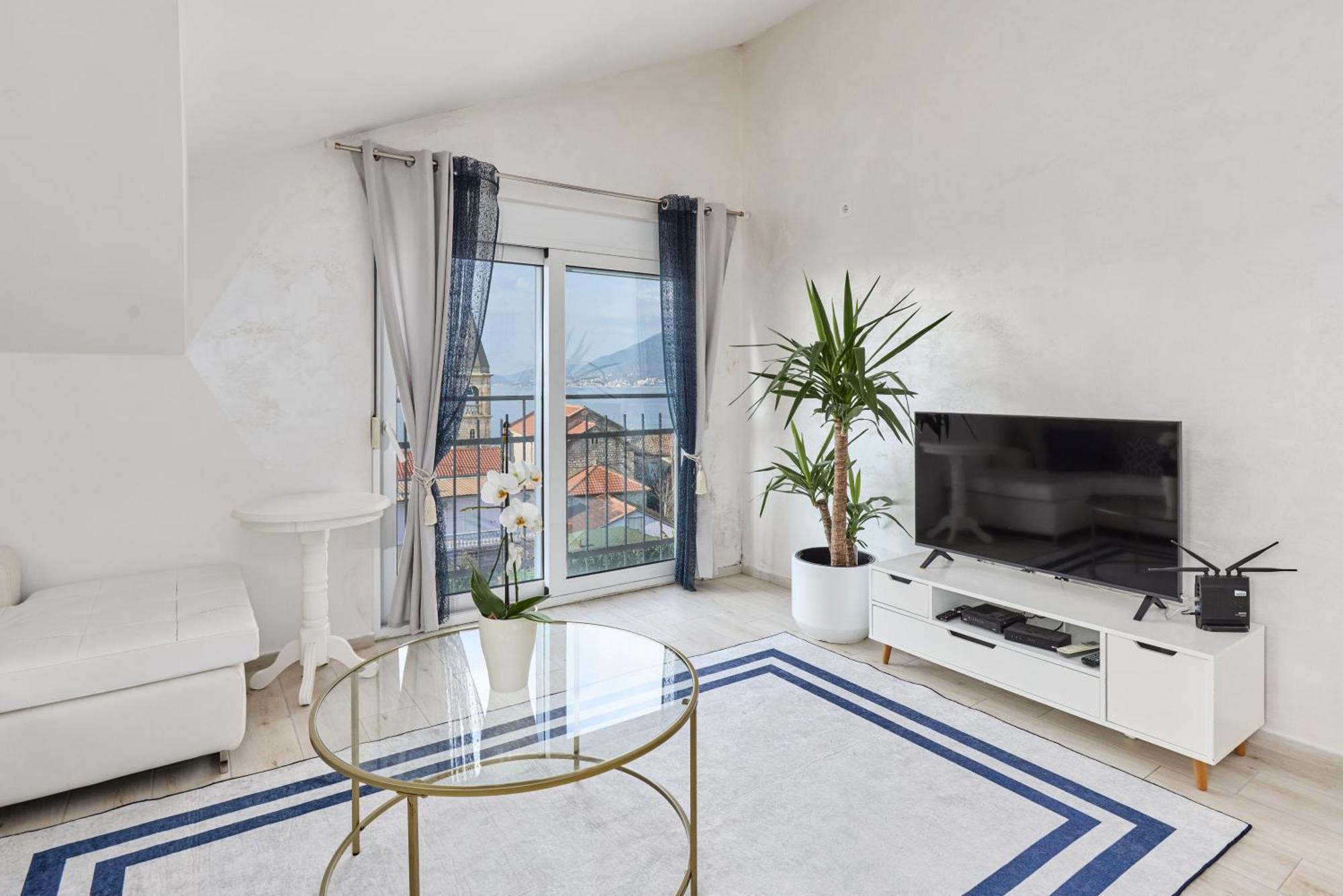 Bayview Apartments Tivat Montenegro ภายนอก รูปภาพ