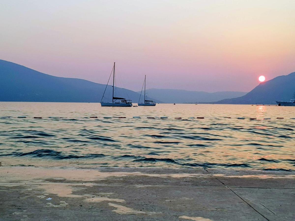 Bayview Apartments Tivat Montenegro ภายนอก รูปภาพ